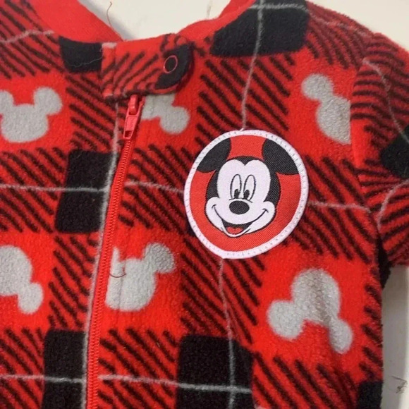 Disney, NWOT soft  fleece sleeper Size 0-3 months - Picture 2 of 6